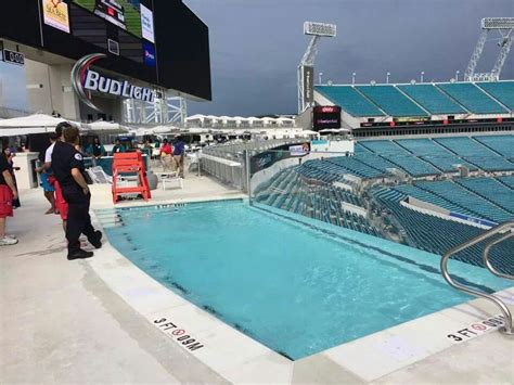 Jacksonville jaguars front office roster: Jacksonville Jaguar ...awesome pool inside the stadium. | Cool pools, Jacksonville jaguars, Jaguars