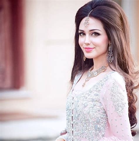 Flower bun hairstyle for wedding. Latest Pakistani Bridal Wedding Hairstyles Trends 2020 ...
