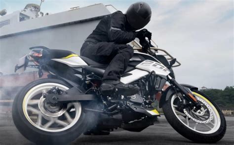 Pulsar 220 (dyno red color). 2021 Bajaj Pulsar NS200 Price, Specs, Top Speed & Mileage ...