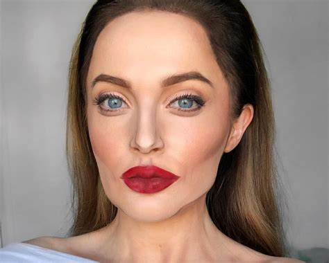 Woman Transforms Herself Into Celebrities Using The Power Of Make Up