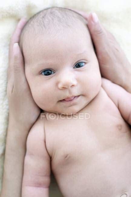 Mother Hands Holding Newborn Baby Girl — Beginnings Healthy Stock