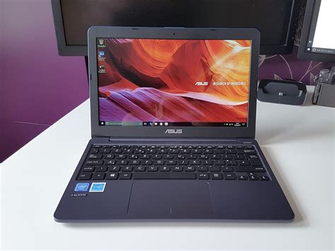 The Asus Vivobook E203 Is A Nice Update To One Of Our Favorite Cheap