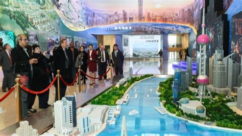 Foreign Visitors View Exhibition Commemorating China S Reform And