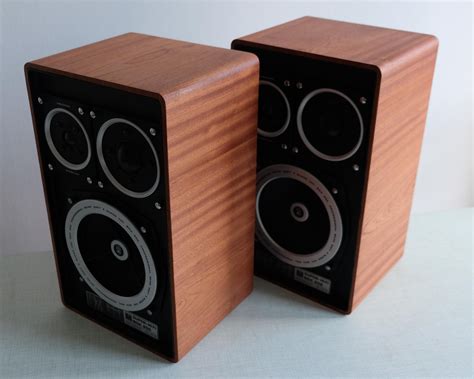 Próbuje odtworzyć świat ostatnich miesięcy poprzedzających wojenny dramat. Grundig 650 professional by Marcin Zaborski | Loudspeaker ...