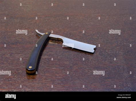 Straight Razor Hi Res Stock Photography And Images Alamy