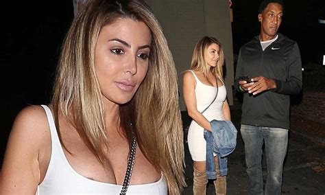 Larsa Pippen Suffers Nip Slip On Date With Husband Scottie Daily Mail