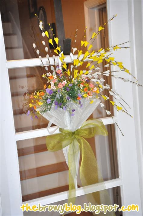 This umbrella is adorable in pink with white. The Browy Blog: Spring Umbrella Wreath