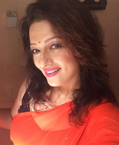 actress falguni rajani hd photos and wallpapers september 2020 gethu cinema