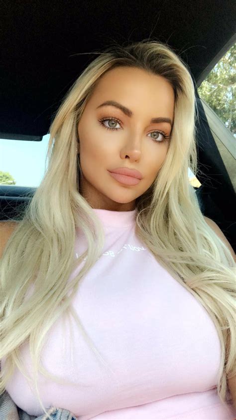 Lindsey Pelas Scrolller