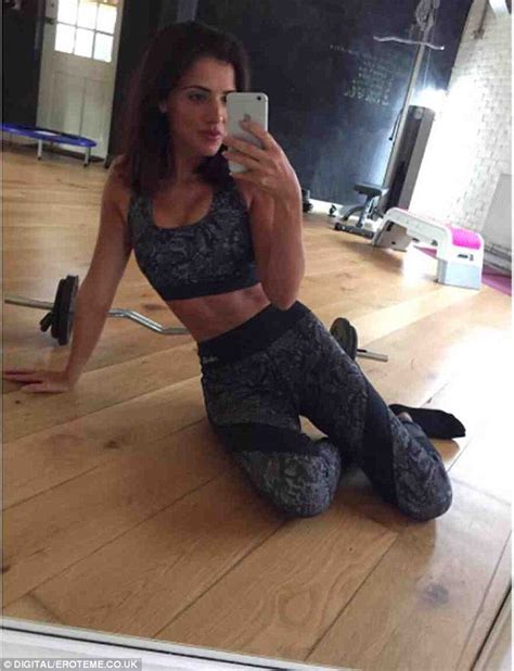 Lucy Mecklenburgh Shows Off Her Killer Abs In Crop Top As She Heads To Gym Daily Mail Online