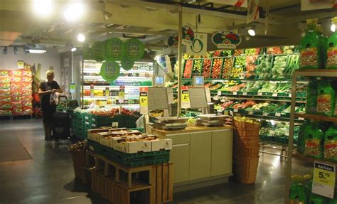 Finde hier die coop öffnungszeiten und kontaktinformationen inkl. Coop City in Biel, 2004 - GLS Architekten AG Biel/Bienne