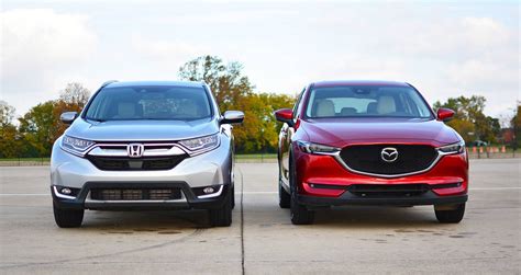 Honda jazz vs mazda 2. Ảnh so sánh Honda CR-V 2017 vs. Mazda CX-5 2017