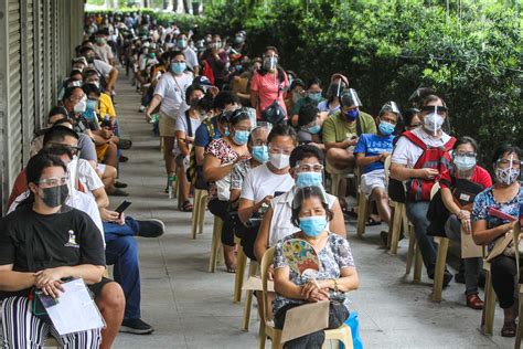 Hundreds Queue As Manila Expands Coverage Of Pfizer Vaccinations