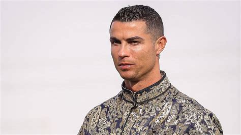 Cristiano Ronaldo Wears Traditional Saudi Thobe And Daqlah To Celebrate