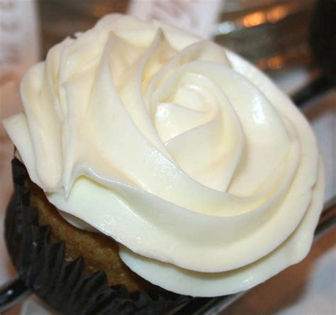 Cream cheese frosting is a baking classic! Cream Cheese Frosting