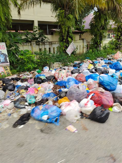 Tumpukan Sampah Berserakan Rakyat Aceh