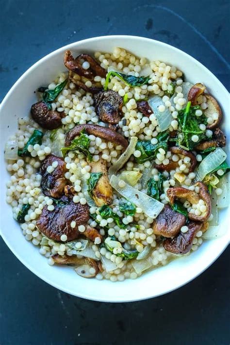 Il est humidifié et mélangé, généralement avec une machine, pour faire de. Creamy Israeli Couscous With Mushrooms and Kale