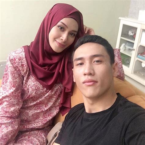 Sayangku kapten mukhriz adalah drama arahan idora abdul rahman terbitan creative skill solution sdn bhd ini menampilkan gandingan baru raja afiq dan niena baharun sebagai pelakon utama. Drama Novel: Anugerah Terindah(Sayangku Kapten Mukhriz)