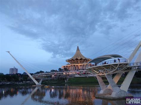 Kuching waterfront water dancing| jambatan darul hana. Budak Letrik: Jambatan Darul Hana Kuching via Xiaomi Mi A1
