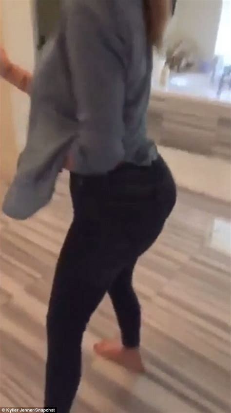 Kylie Jenner And Khloe Kardashian Twerk In Dancing Snapchats Daily Mail Online