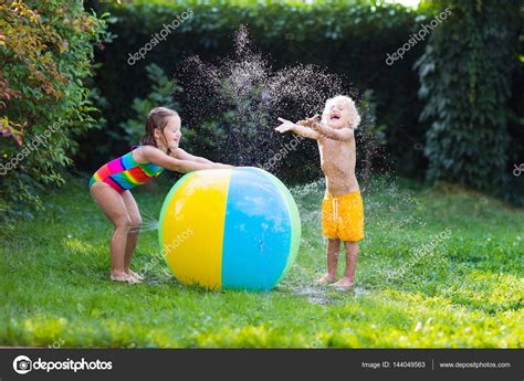 Kids Playing With Water Ball Toy — Stock Photo