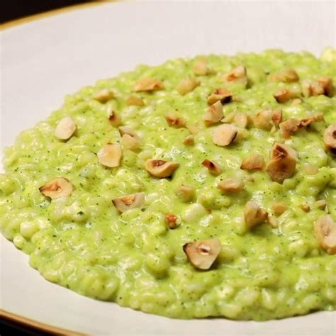 Il nostro risotto alla crema di zucchine. Risotto alla crema di zucchine e taleggio con nocciole ...
