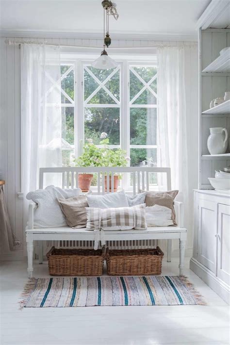 The bedroom is a protection area inside the place where you live and if it isn't well oriented or shows disturbing colours, you here are 23 feng shui tips from malaysia feng shui expert you can follow to bring the harmony and good flow you need in your bedroom How to feng shui your home? Bedroom and bathroom | Inredning