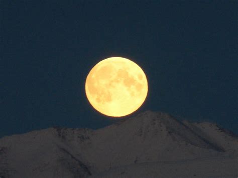 Full Hunters Moon Over Anchorage Coming Home Offerings To The