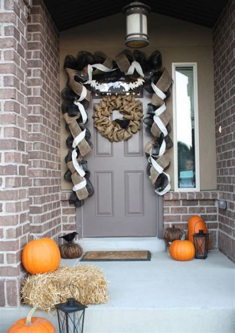 40 Cool Halloween Front Door Decor Ideas Digsdigs