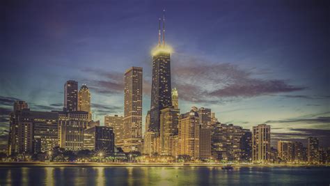Chicago Downtown skyline by dusk - Innovate+Educate