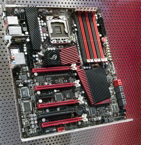 Asus rampage iii extreme is a socket lga1366 motherboard based on intel x58 chipset and ich10r southbridge, bringing all features dreamed by the most fanatic users: Asus muestra la Rampage III Extreme en el CES