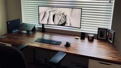 This Desk Has A Minimalism Level Of Over 9000 Setups Cult Of Mac