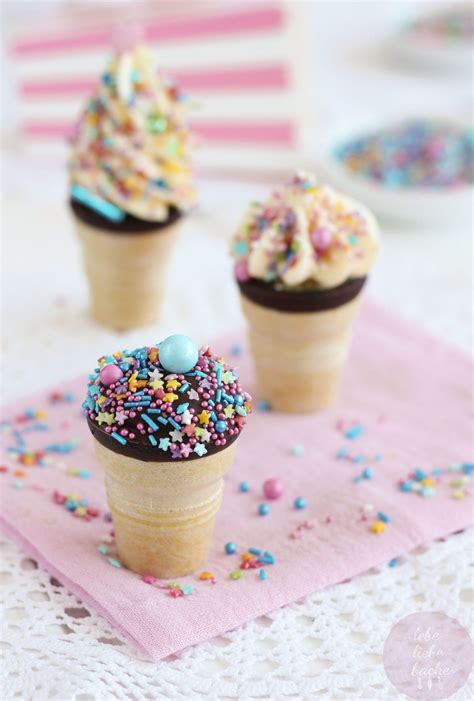 Die kuchenmenge ist kleiner ist als bei einem herkömmlichen muffin, mit wenigen bissen ist der kuchen. Kuchen im Waffelbecher | Kuchen in waffelbecher ...