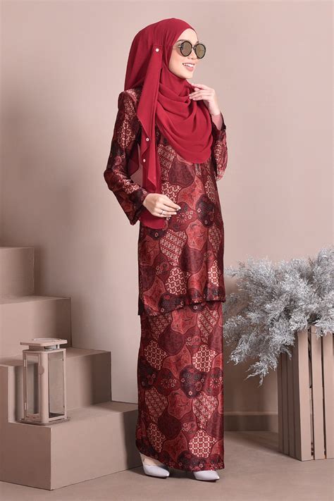 Baju Kurung Batik Satin Silk Nasiha Scarlet Red Muslimahclothingcom