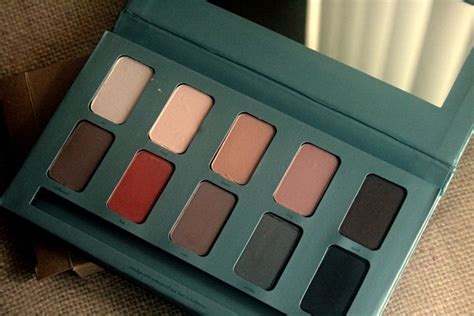 Makeup Beauty And More Stila In The Know Eye Shadow Palette