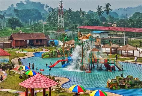 Gelongsor tiubnya yang mencabar serta gelongsor air yang popular serta yellow wall, supersurf serta rainbow hood pasti 11. Taman Air Darulmakmur Jerantut, Pahang | Tarikan ...