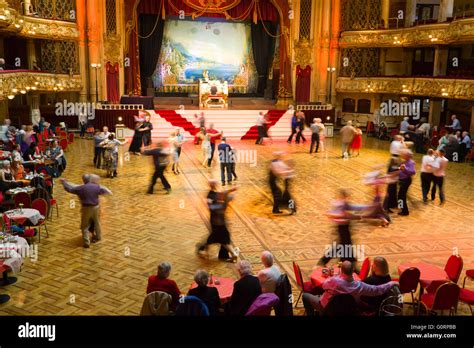 People Dancing In The Blackpool Tower Ballroom Stock Photo Alamy