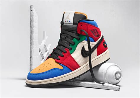 Here we have a preview of what's to come on this air jordan 1 mid which comes dressed in a black, lightbulb, team orange. Blue The Great x Air Jordan 1 Mid "Fearless" - Le Site de ...