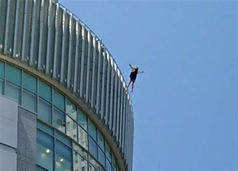 【大阪・梅田】大丸の屋上から女性が飛び降り自殺 飛び降りる瞬間を捉えた映像が投稿される 衝撃系
