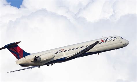 Delta Air Lines Fleet Boeing 717 200 Details And Pictures Artofit