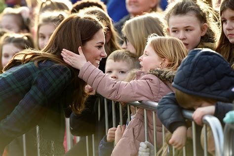 I can cook a lot of foods.it's maggie peas,rice,chocolate cake and bar gar. Girl Touching Kate Middleton's Hair in Scotland Jan. 2019 ...