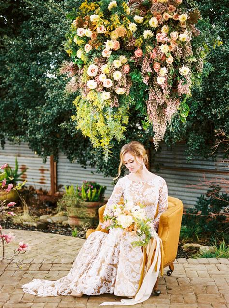 Garden wedding cake with blush hues and flowers. Glam spring garden wedding ideas - 100 Layer Cake