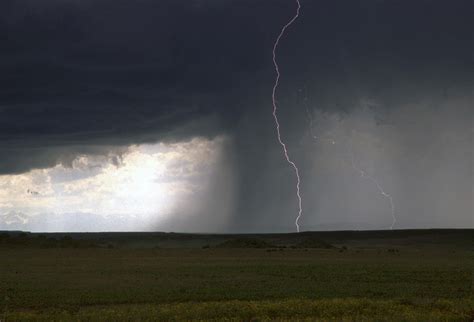 Aktuální srážky a bouřky se v české republice měří pomocí dvou meteorologických radarů. Pocasi radar eu
