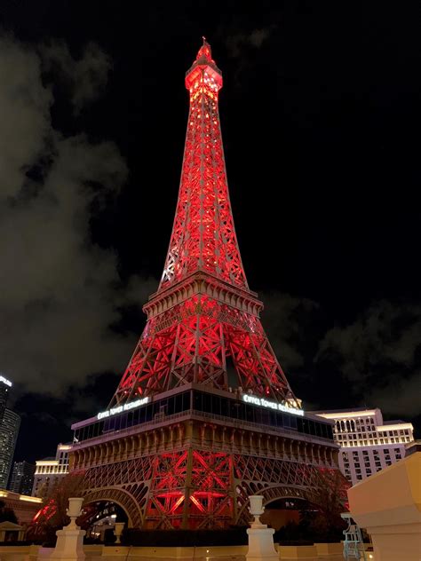 Eiffel Tower In Las Vegas Debuts 17 Million Led Light Show Vision