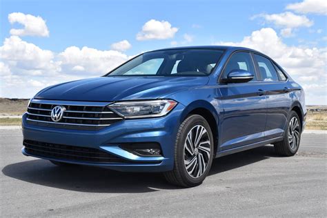 Volkswagen has designed the 2021 vw jetta for a tasteful, sporty, and sleek look and feel. 2019 Volkswagen Jetta Review | TractionLife.com