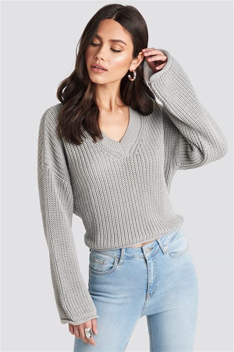 Cropped V Neck Knitted Sweater Grey Na Kd