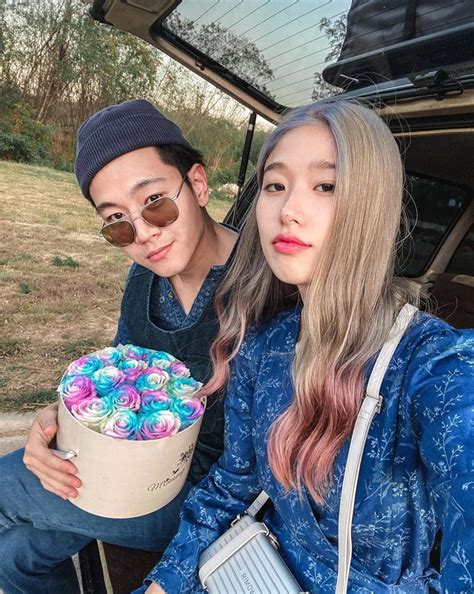 2525 เป็นลูกชายคนสุดท้องของนักร้องหมอลำ บานเย็น รากแก่น มีพี่สาวอีก 2 คน คือ แอนนี่. อัลบั้มภาพ โทนี่ ขอ แก้ว แต่งงาน เพื่อน ๆ ค่าย กามิกาเซ่ ...