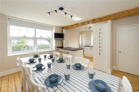 5.4m to centre of abersoch. 5 bed Cottage in Abersoch - 8471871 - Gwelfryn (GWELFR)