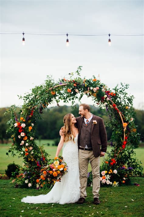 A Fall Farm Wedding That S Bursting With Color Fall Wedding Arches Outdoor Fall Wedding Farm