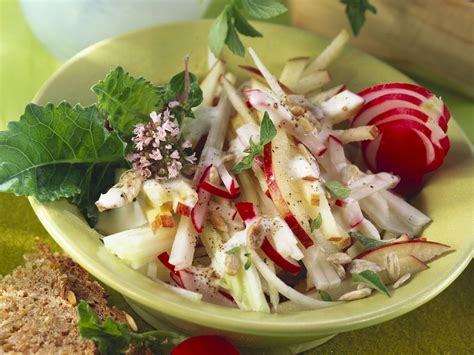Mit eier und obers wird dieses rezept zum hauptgenuß. Apfel-Kohlrabi-Rohkost | Rezept | Kohlrabi, Rezepte, Rohkost